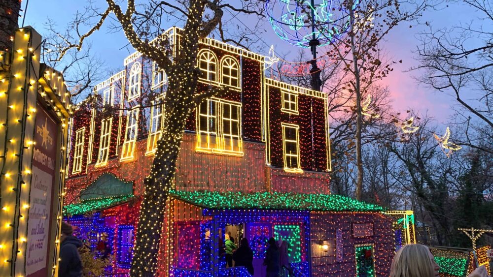 underrated theme parks in the us. things to do in branson with teens at Christmas Silver Dollar City