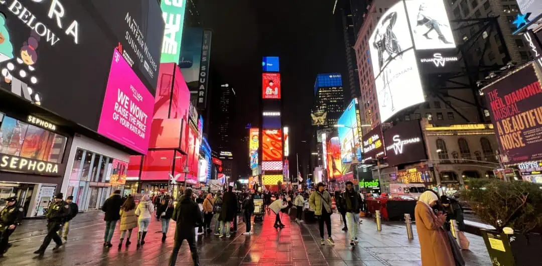 Things to do across the states - OYO Times Square - literally in times square

Must-See Manhattan: Visiting The Best Of The Big Apple