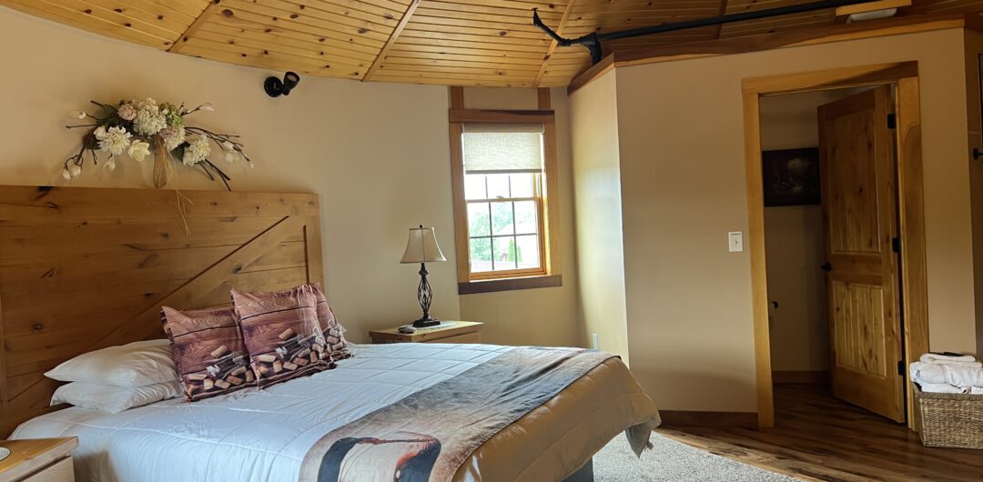 patoka lake winery silo suite - upstairs king bed
