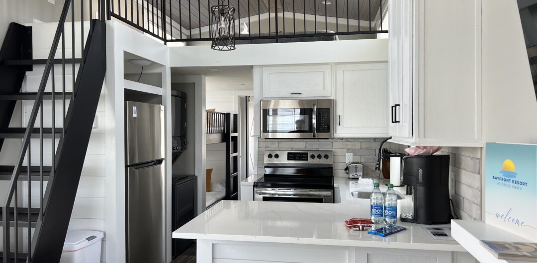 Bayfront Resort at Cross View - living room and kitchen in cabin