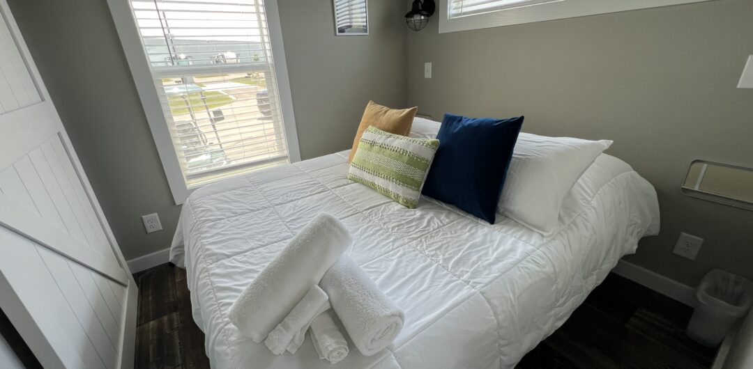 Bayfront Resort at Cross View - main bedroom