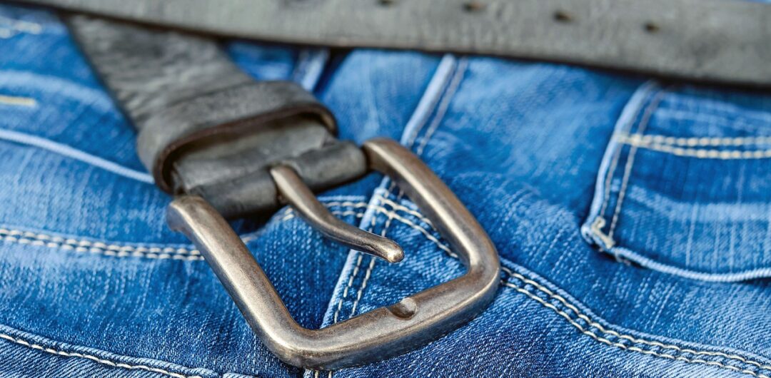 Trouble sleeping when flying tips - shoelace hack - don't wear jeans