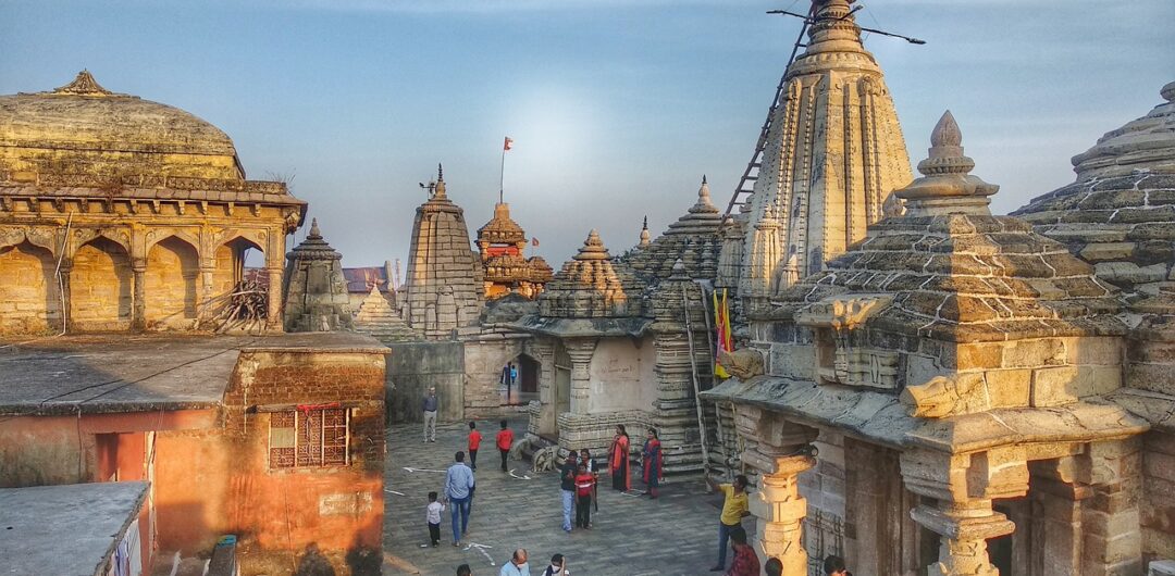 Traveling to Historical Sites - rohidas mandhir india temple