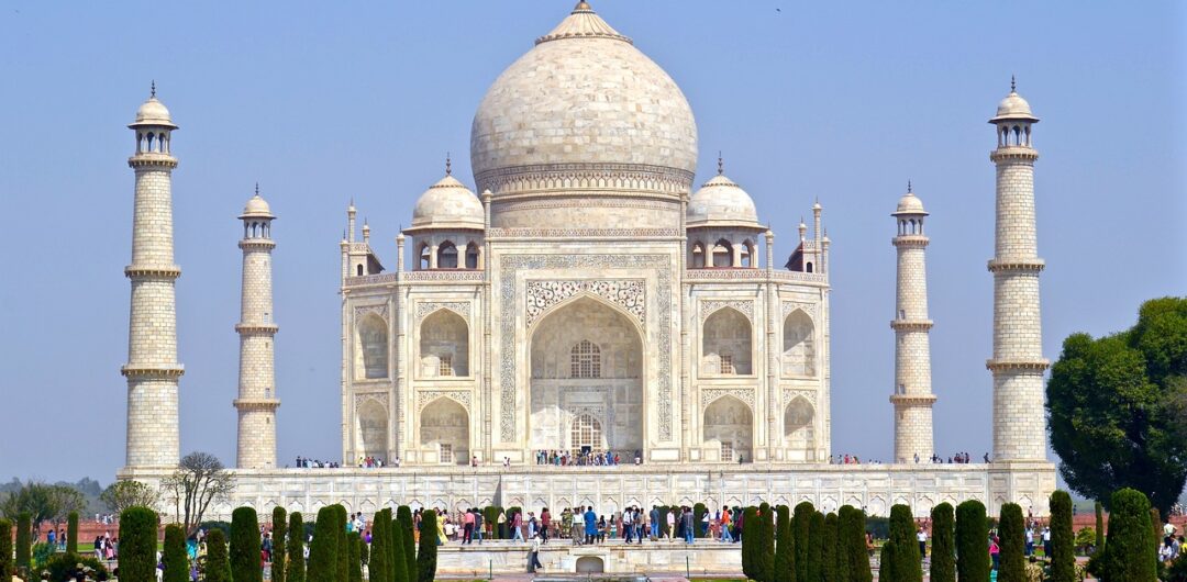 Traveling to Historical Sites - taj mahal