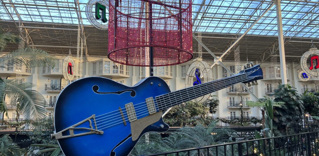 gaylord opryland at christmas - zatrium giant guitar