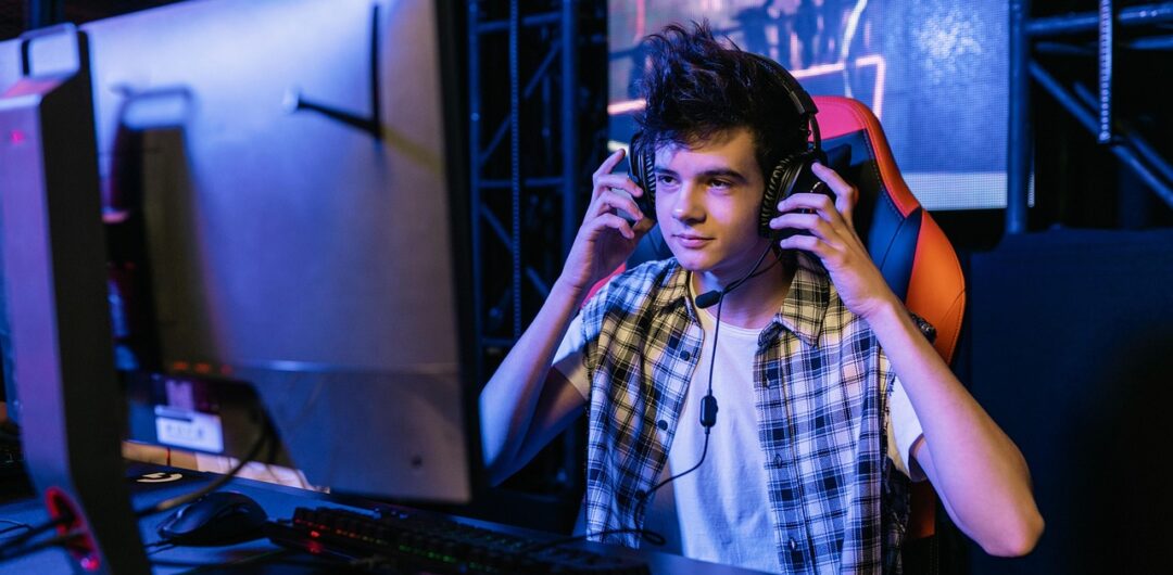 How Gaming Can Help You in the Workplace - man at computer

Party for the Person The Best Bachelor Party According to Type