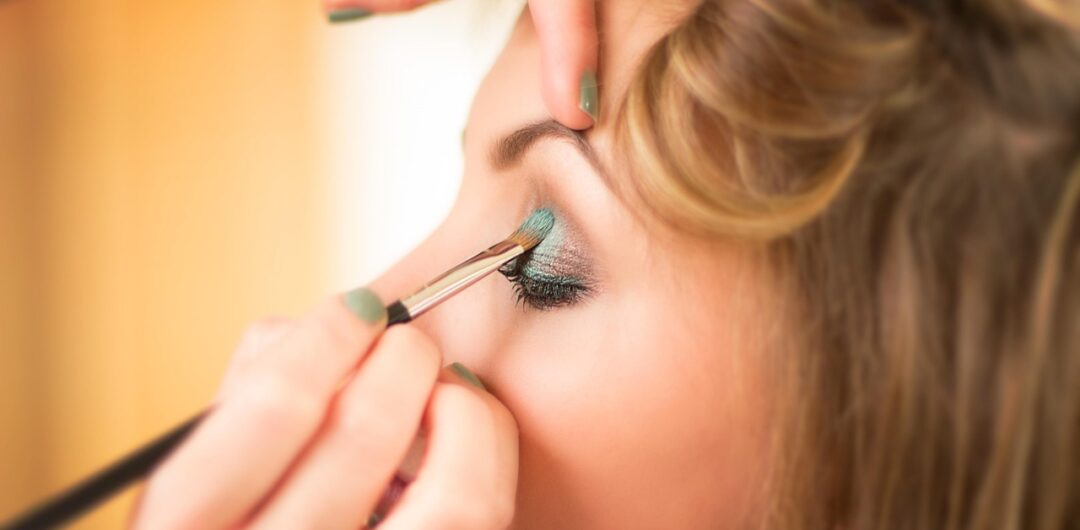 How to Know Which Makeup Brush to Use for Your Products