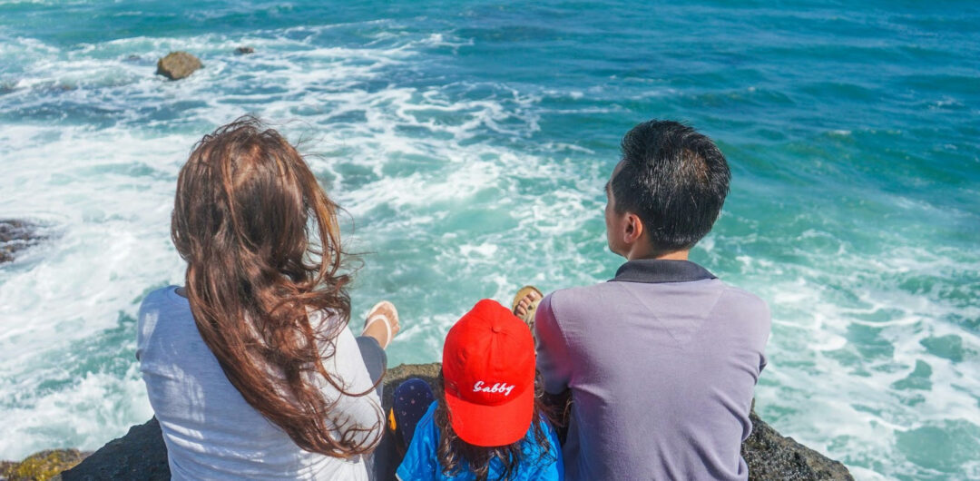 5 Vacation Rental Details Families Shouldn’t Overlook Before Booking 1 4 Great Family Vacation Ideas to Try - Family Sitting by the Ocean 4 Easy Ways To Enjoy Your Vacation A Lot More
5 Vacation Rental Details Families Shouldn’t Overlook Before Booking
