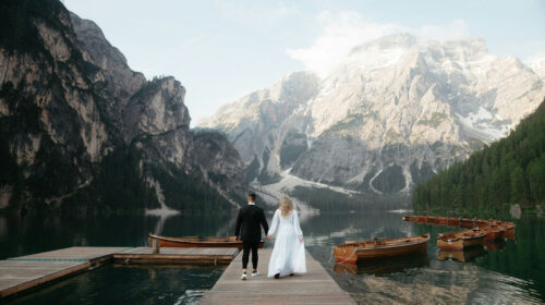4 Smart Tips to Plan a Destination Wedding (& Make it Amazing) - Wedding Couple in a Valley