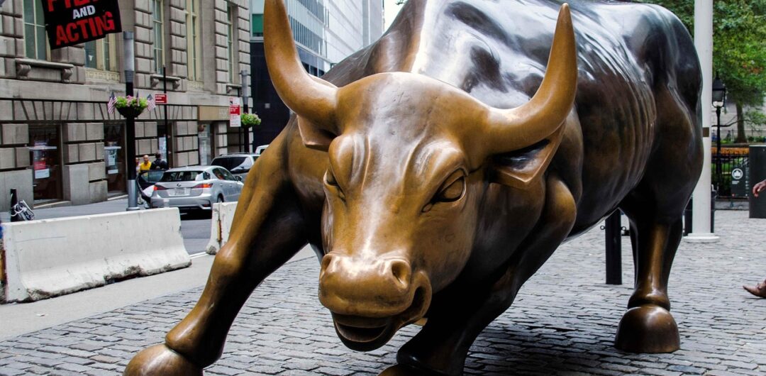 Must-See Manhattan Visiting The Best Of The Big Apple - Wall Street Bull Statue