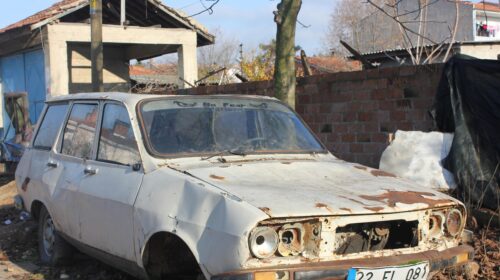 Need to Remove a Junk Car Fast Here’s What to Know - White Junk Car