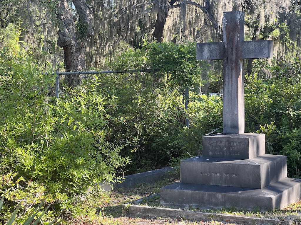 Bonaventure Cemetery: Exploring the Haunting Beauty of America's Most Beautiful Resting Place 2 Bonaventure Cemetery cross