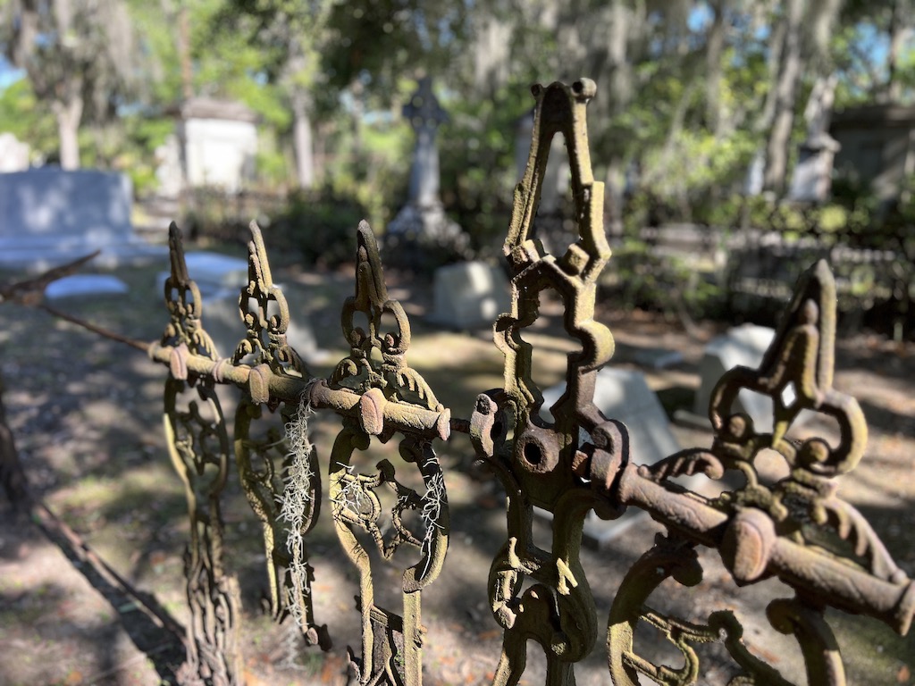Bonaventure Cemetery: Exploring the Haunting Beauty of America's Most Beautiful Resting Place 4 Bonaventure Cemetery fence