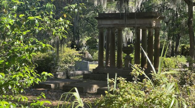Bonaventure Cemetery pillars