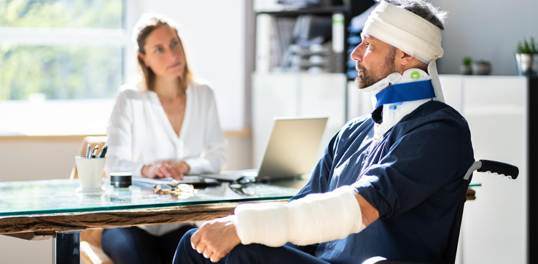 The Vacation Safety Checklist Most Families Don’t Think About Until It’s Too Late 4 The Vacation Safety Checklist Most Families Don’t Think About Until It’s Too Late - Lawyer Talking to Injured Person