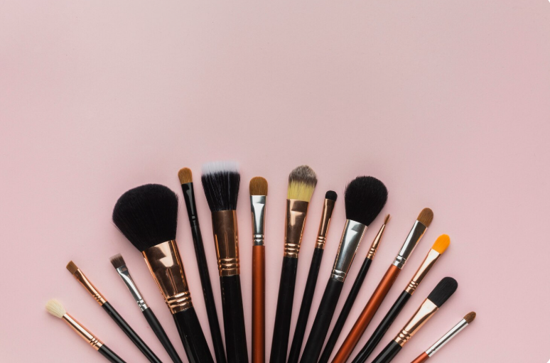 How to Know Which Makeup Brush to Use for Your Products - Array of Make Up Brushes