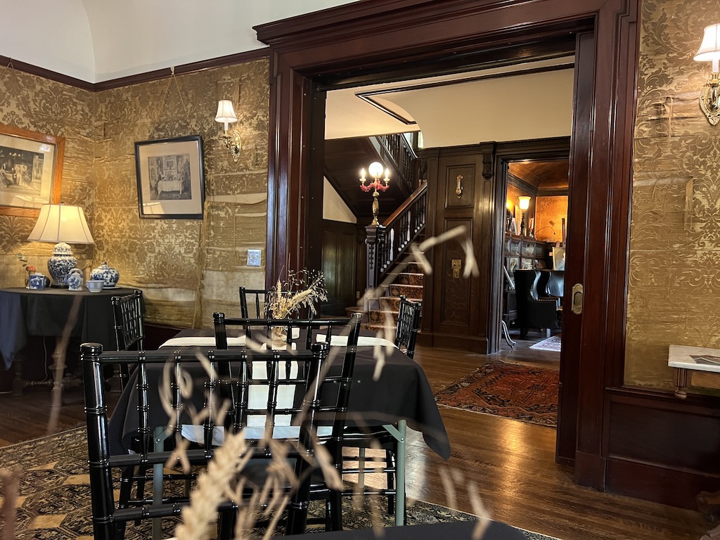 InnBuffalo dining room with staircase