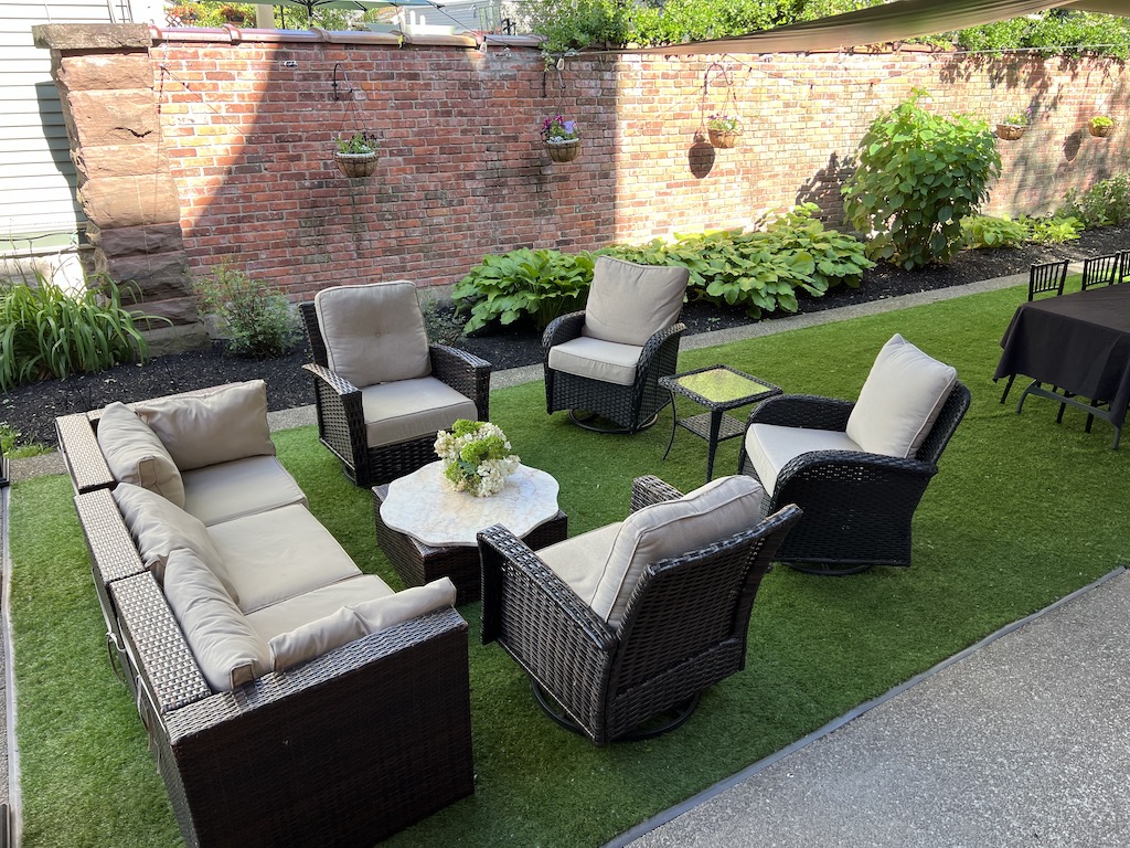 InnBuffalo outdoor patio