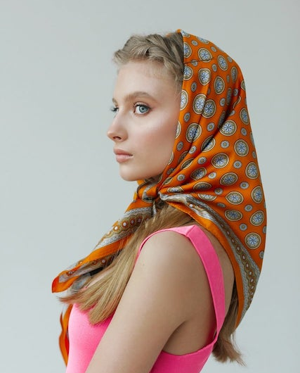 Autumn 2026 Beauty Trends: From Glass Skin to Zero-Part Hair 5 autumn 2026 beauty trends - bold hair accessories