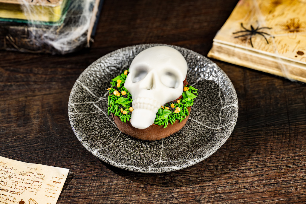 Mickey's Not-So-Scary Halloween Party 2026 MNSSHP Skullicious Cake