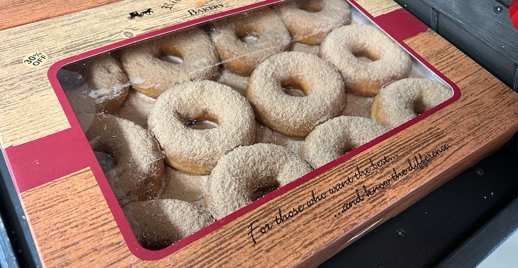The Ultimate Elkhart County IN Fall Getaway: Northern Indiana’s Best Kept Secret 7 Elkhart County IN Fall Getaway - Rise n roll bakery