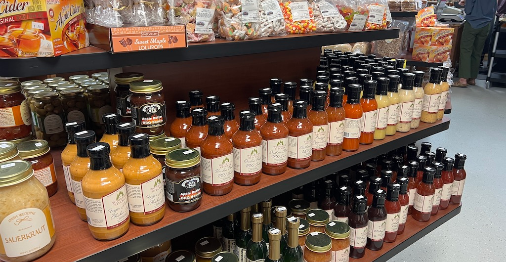 The Ultimate Elkhart County IN Fall Getaway: Northern Indiana’s Best Kept Secret 6 Elkhart County IN Fall Getaway - dutch country market