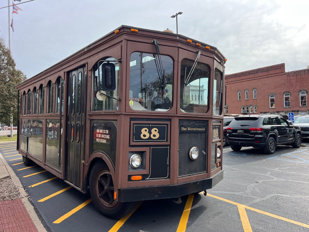 Things to Do in Marietta Ohio - historic marietta trolley tour