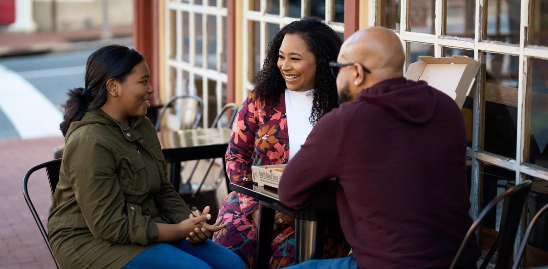 Atlanta Travel 2026: Top Places to Visit and Things to Do 4 Atlanta Travel 2026: Top Places to Visit and Things to Do - People Chatting Outside a Restaurant